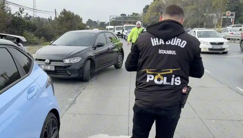 Emniyet Şeridini İhlal Eden Şoförün Tuhaftan Aşan Suçları Ortaya Çıktı