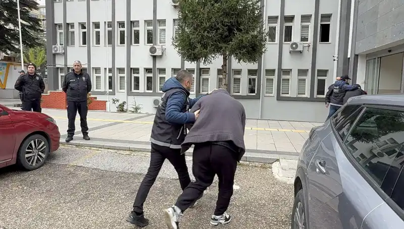 Türkiye'de 10 Bin Sentetik Ecza Hap Ele Geçirildi: 20 Şüpheli Gözaltında