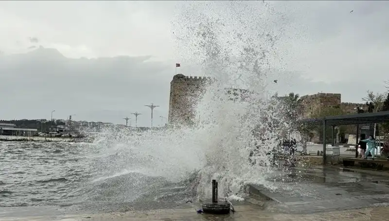 Sinop'ta Sıcak Hava ile Birlikte Denize Girmek Yasaklandı