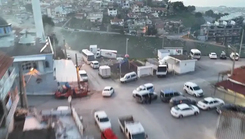 İzmir'de Şok Operasyon: 99 Gözaltı, Suç Şebekeleri Çökertildi!
