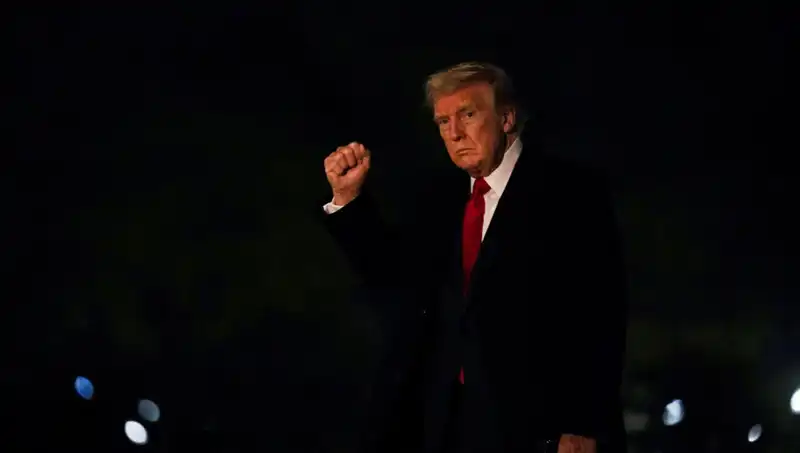 ABD’de Ticaret Savaşları Sonrası Trump’a Destek Düşüşte: Nedenleri ve Etkileri