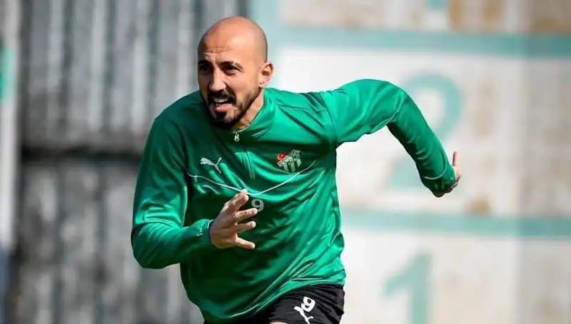 Türkiye'nin Yıldız Futbolcusu Yeni Bir Başlangıç İçin 2. Lig Yolu Düşünüyor