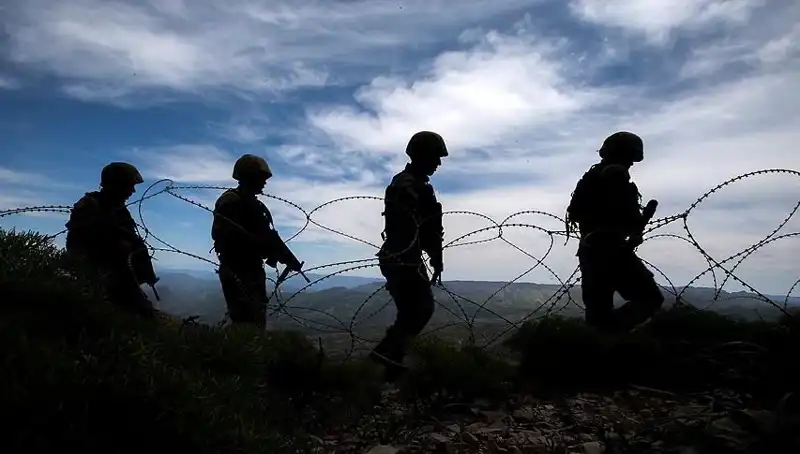 Türkiye'de Düzensiz Göçmen Operasyonu: İki İlde 32 Yakalama Gerçekleşti