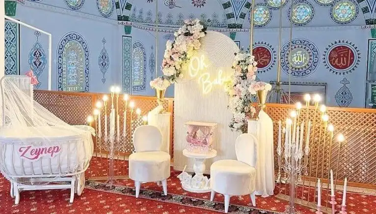 Cami İçinde Bebek Partisi Mi Düzenleniyor? Yetkililer İnceleme Başlattı