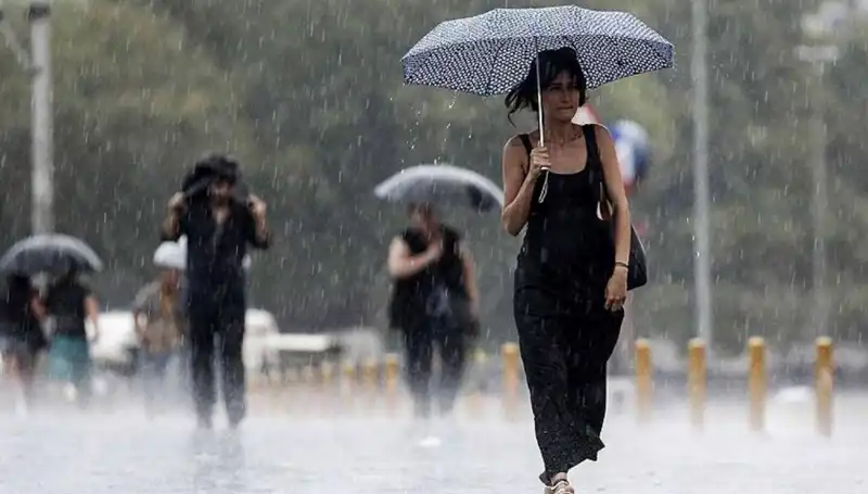 Meteoroloji Uyardı: İstanbul ve Ankara'da Sağanak Yağış Bekleniyor