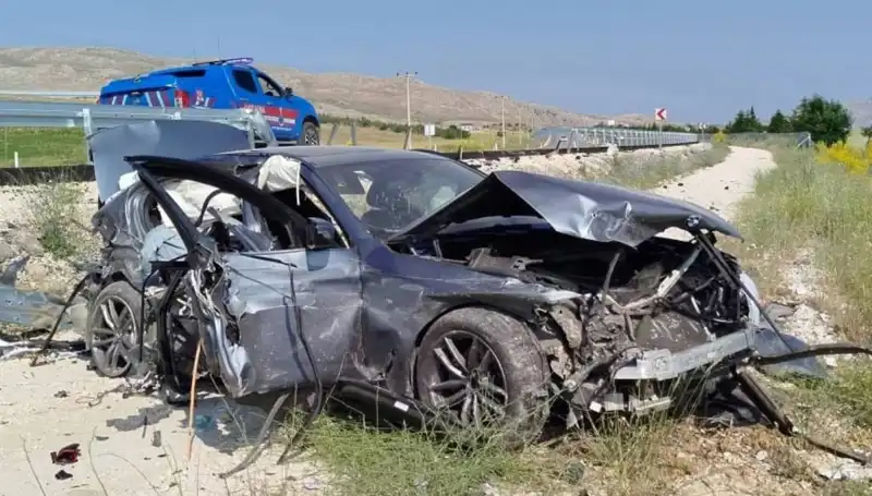 Sivas’ta Peş Peşe Meydana Gelen Trafik Kazaları 9 Kişiyi Yaraladı